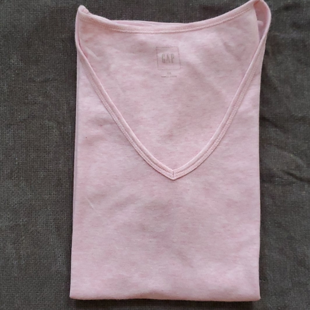 Gap top cotton tagless v-neck